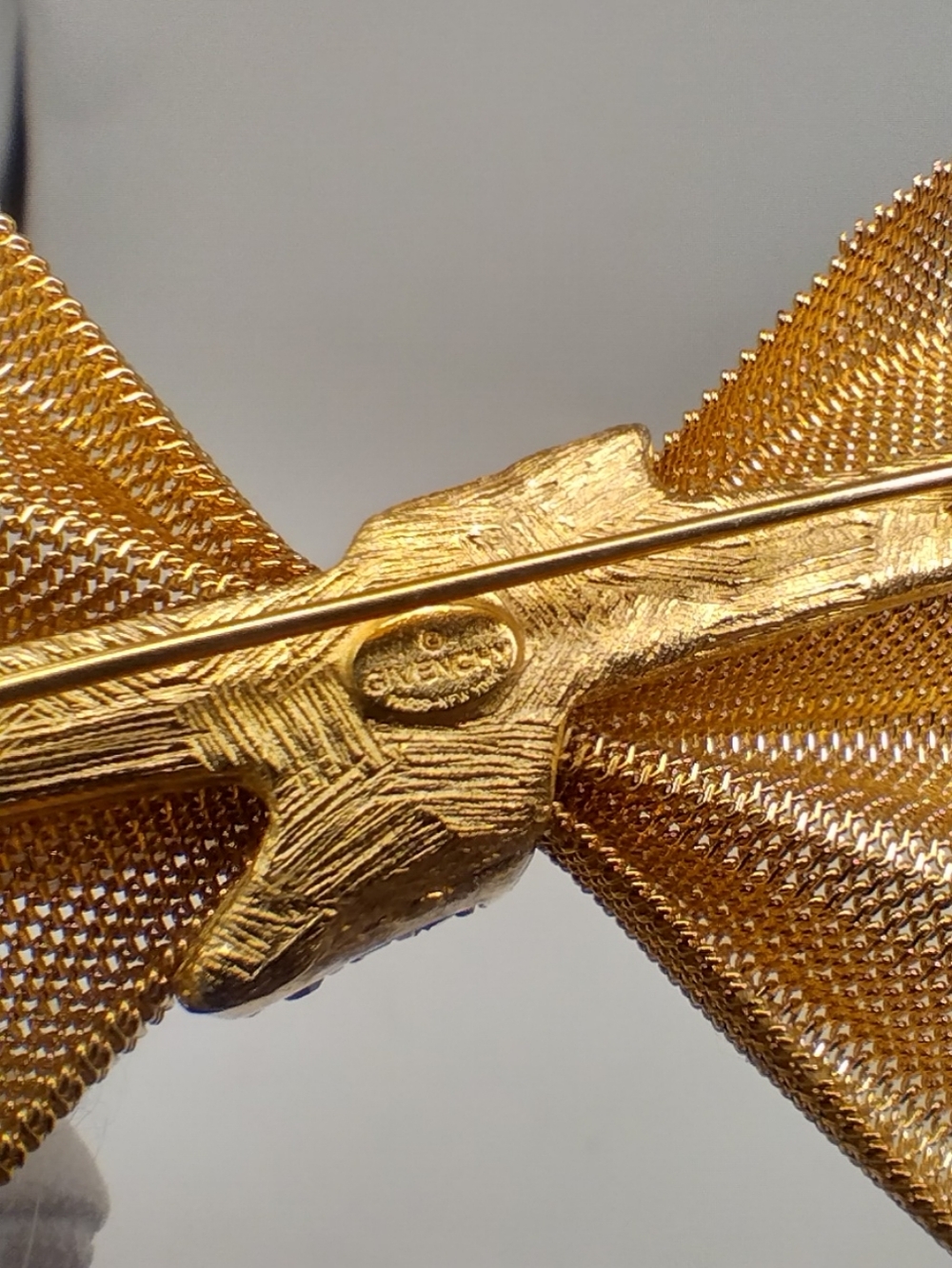 Givenchy Gold Tone Mesh Bow With CZ Crystal Brooch - Picture 4 of 4